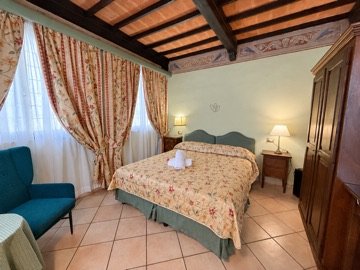 Camera Deluxe con travi a vista e letto matrimoniale